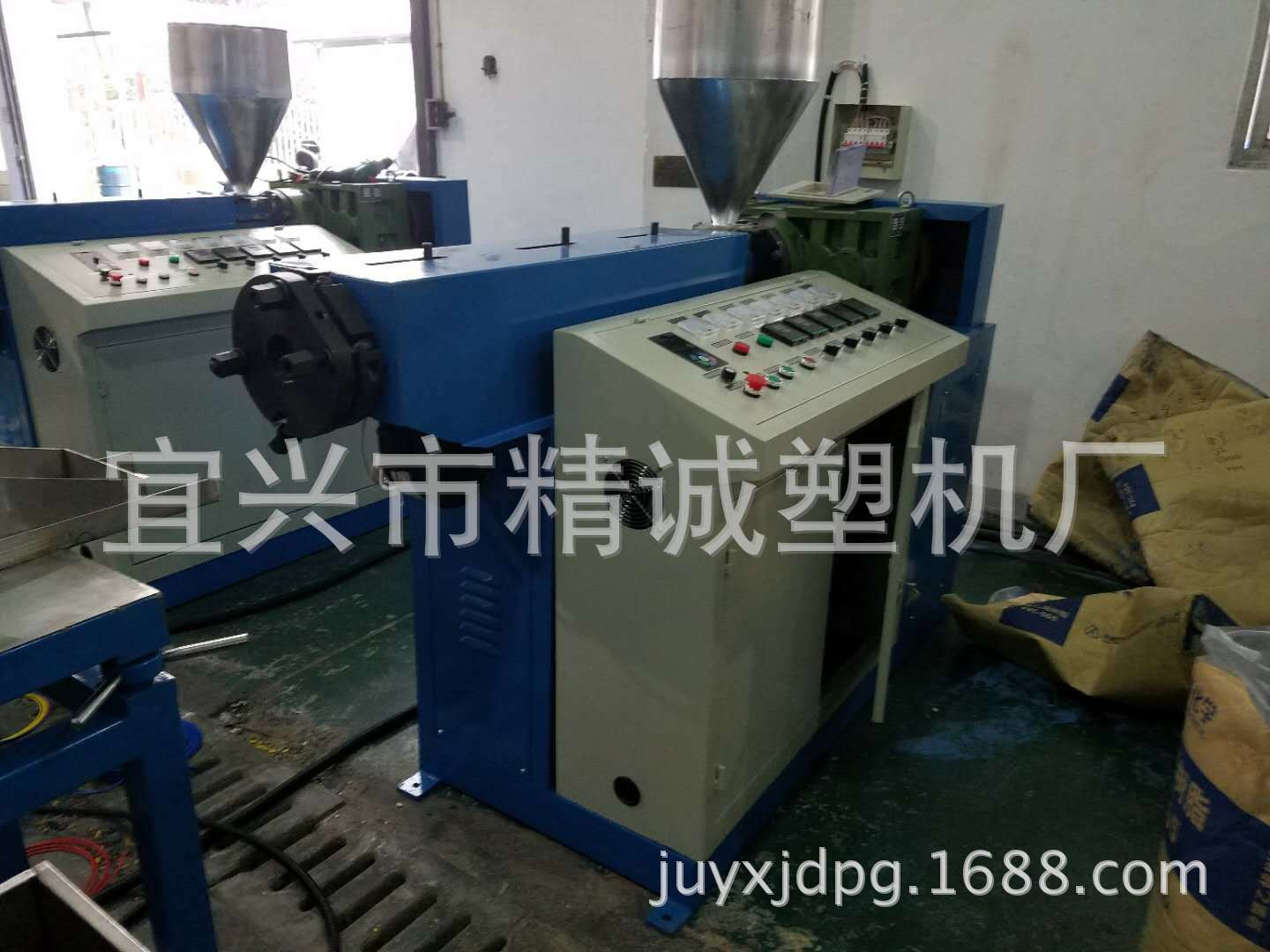 厂家长期供应物美价廉45塑料挤出机  可当企业实验设备使用型材