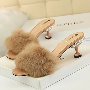 Korean fashion elegant half slippers， Rhinestone thin heel， high heel， hairy rabbit hair， one line slippers