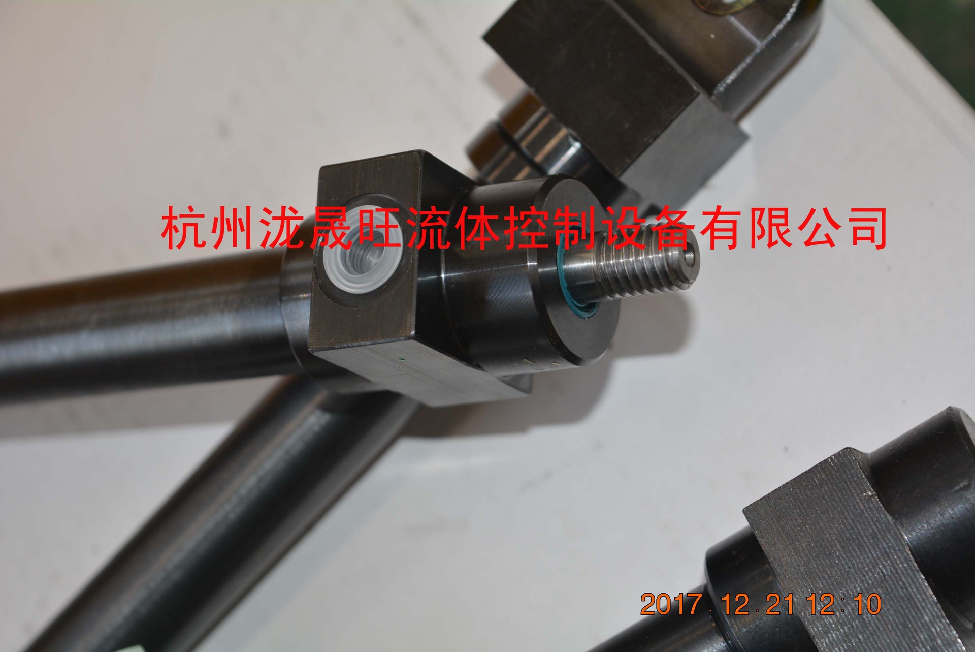 特价供应派克PARKER液压油缸16-BTMRLS24M-160(S/N:41329274)