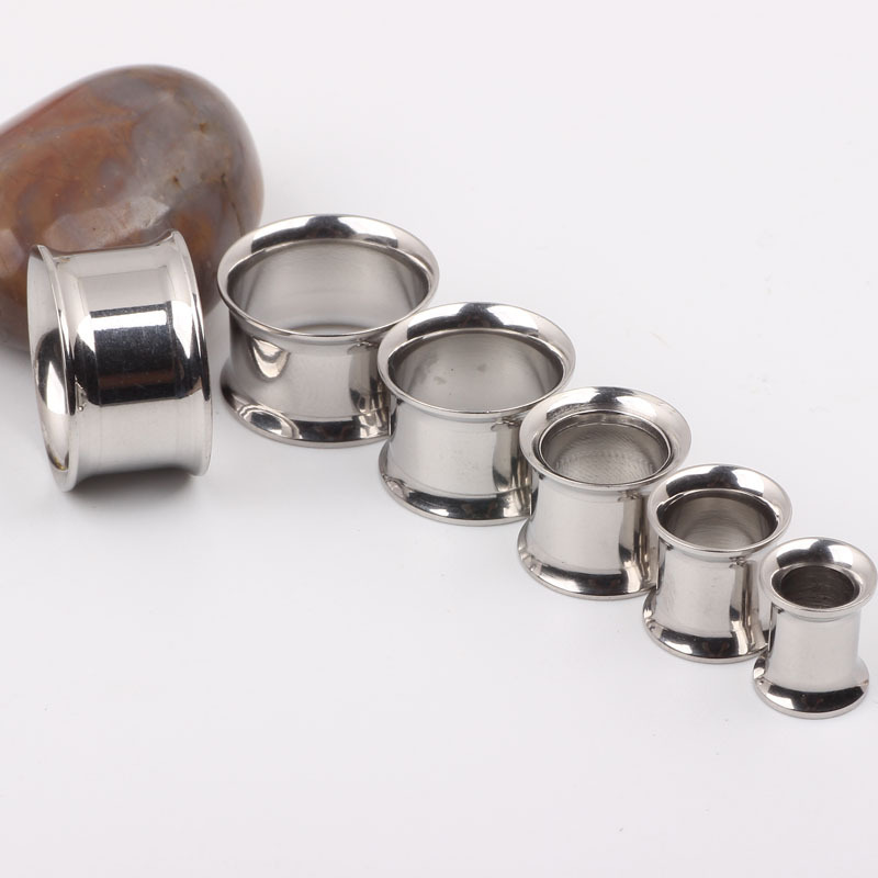 Pointed titanium steel lip stud product view