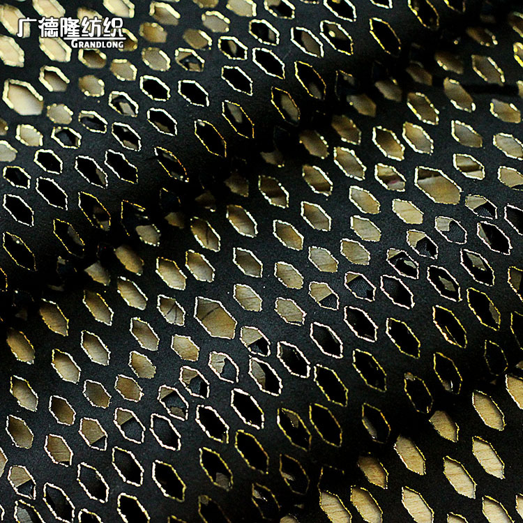 春夏仿皮绒烫金金边口空冲孔工艺服装面料罩衣上衣箱包配饰布料
