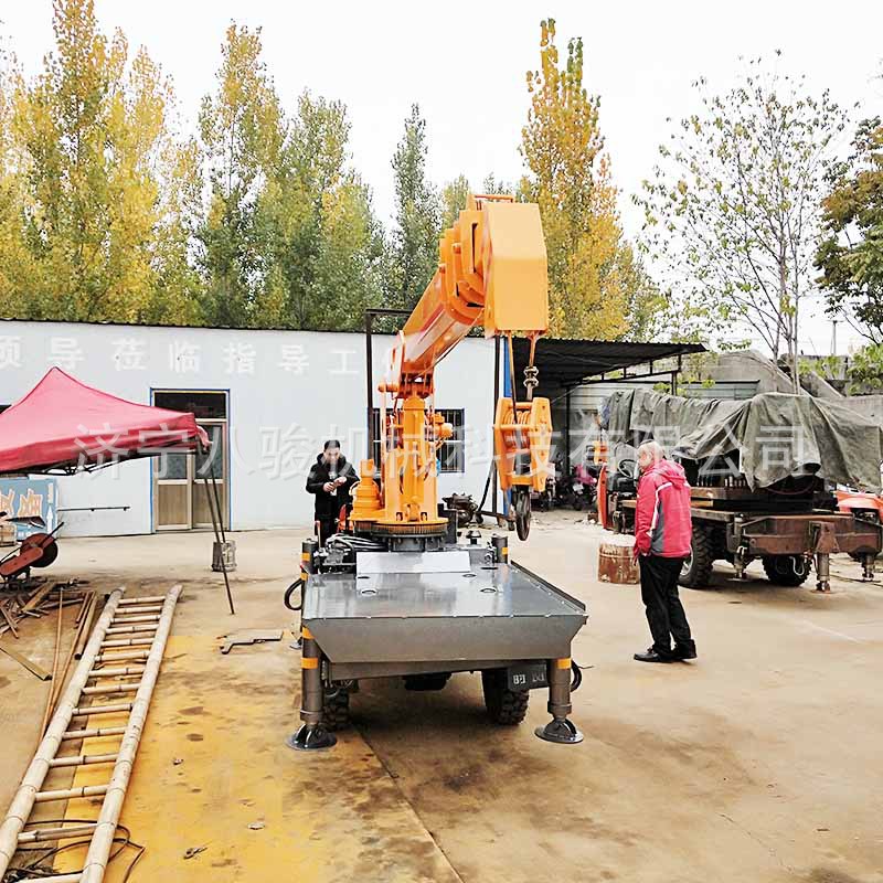 山西三马车背背吊直供吊树，吊土球，棺材三轮车随车吊2-5吨