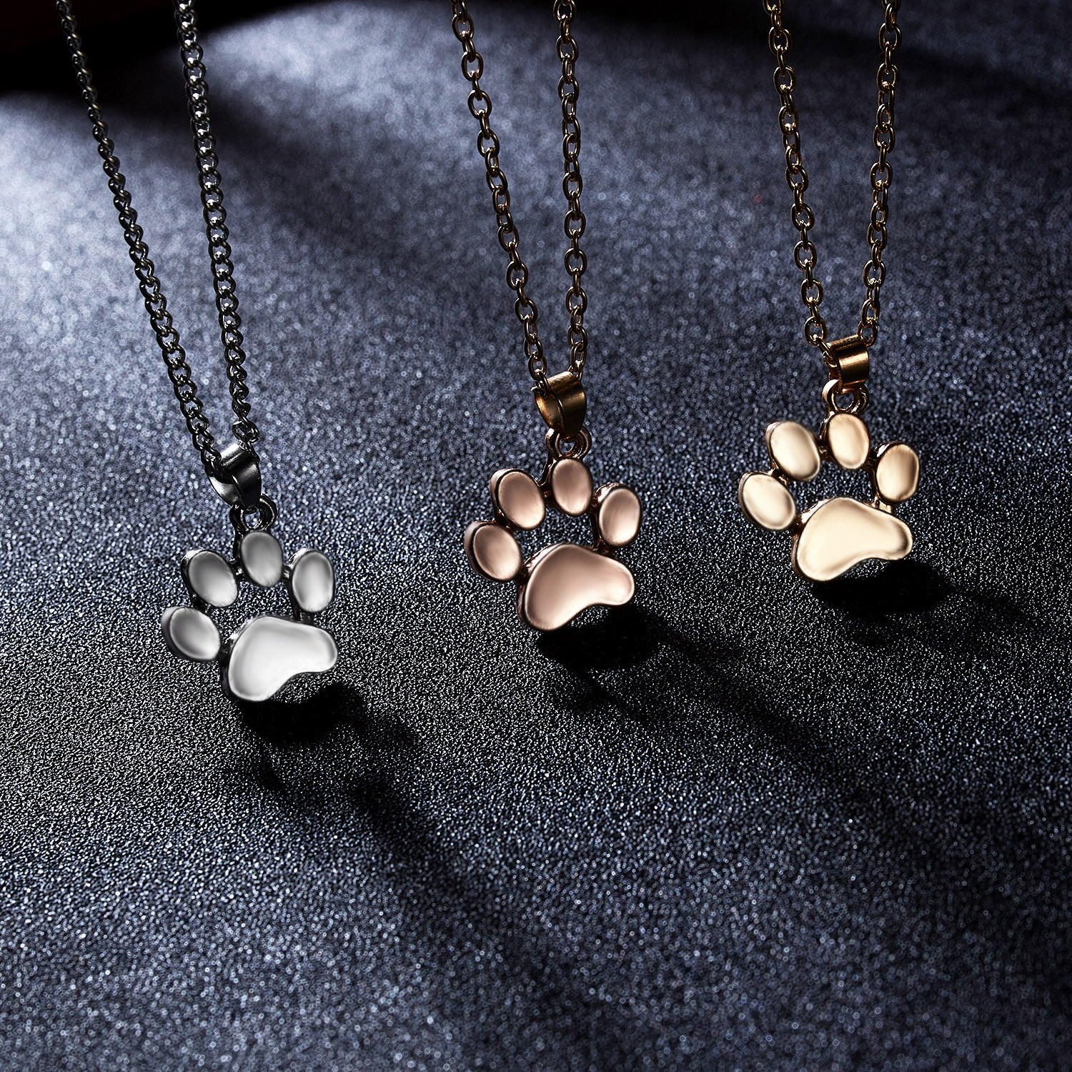 Cute Cat Paw Pendant Necklace Fashion Footprint Alloy Necklace display picture 2