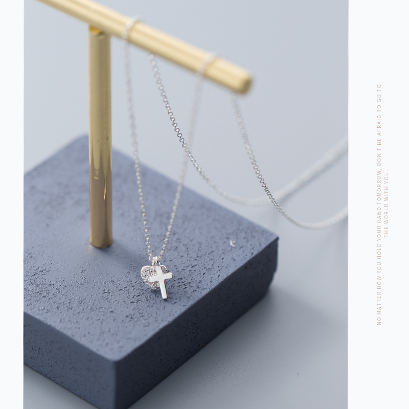 Collar de plata s925 mujer temperamento coreano pequeño diamante fresco amor crucifijo colgante corto cadena clavícula D4770