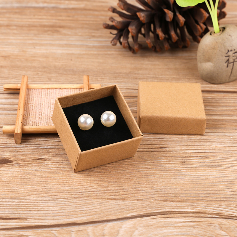 Vintage Style Solid Color Kraft Paper Jewelry Boxes display picture 3