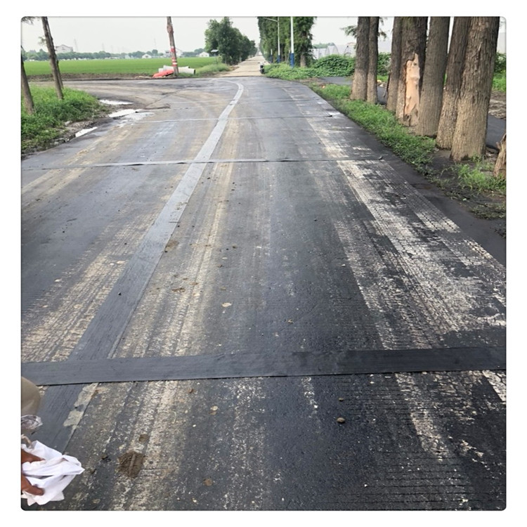 自粘式防裂贴路面公路防裂贴沥青裂缝抗裂贴混凝土路面使用1.2mm