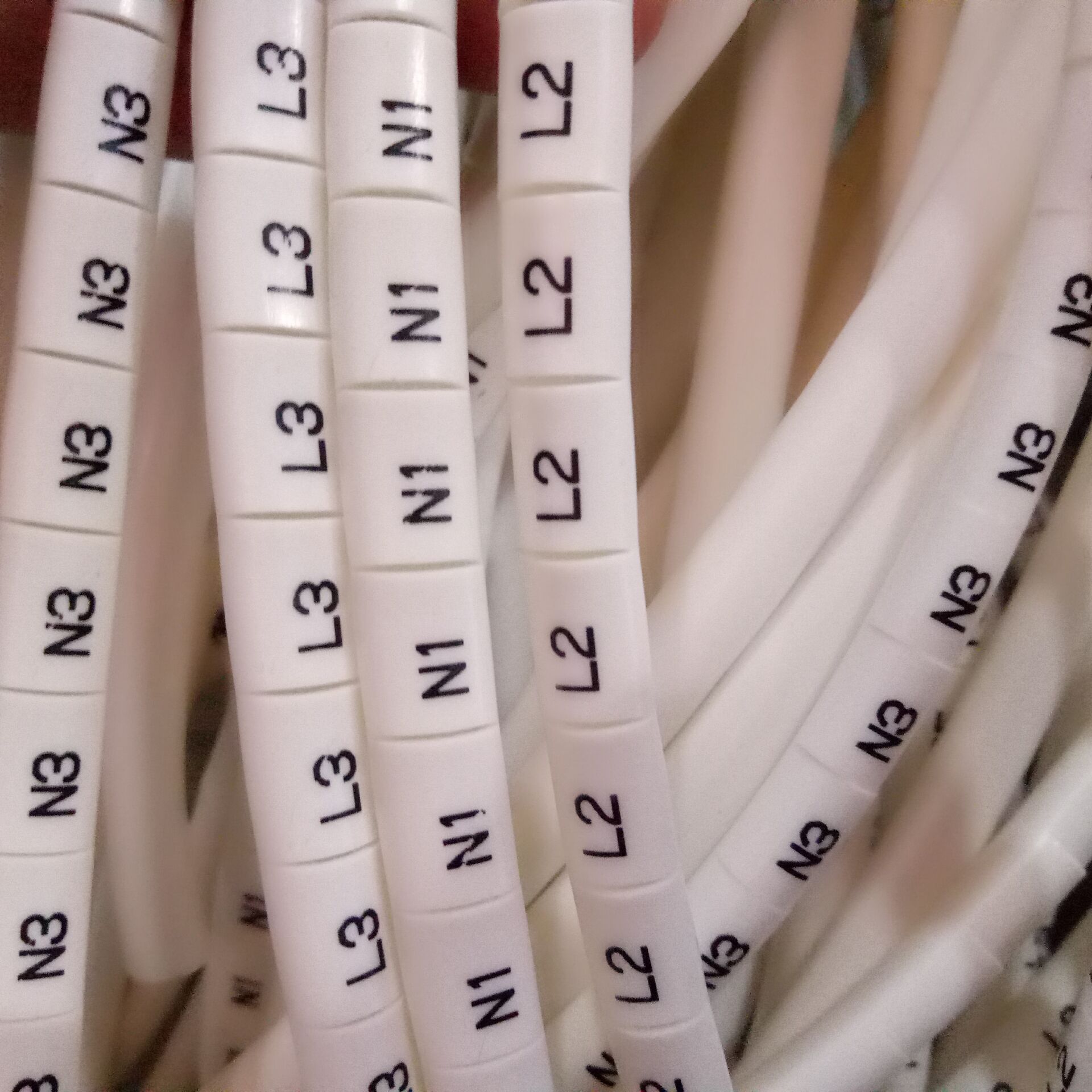 厂价直销现打号码管，印热缩管，印字梅花管，黑字白管，红管