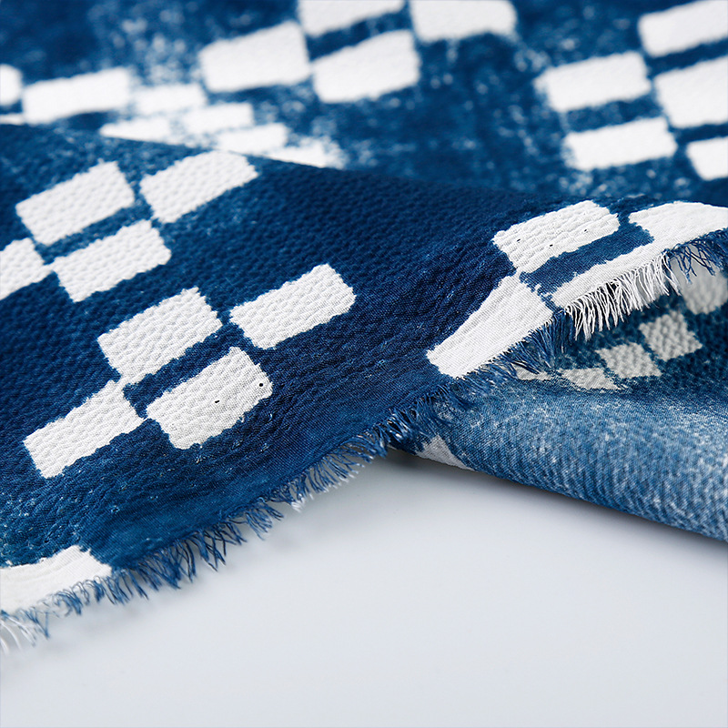 厂家供应春夏季轻薄舒适涤纶面料 泡泡绉涤纶面料