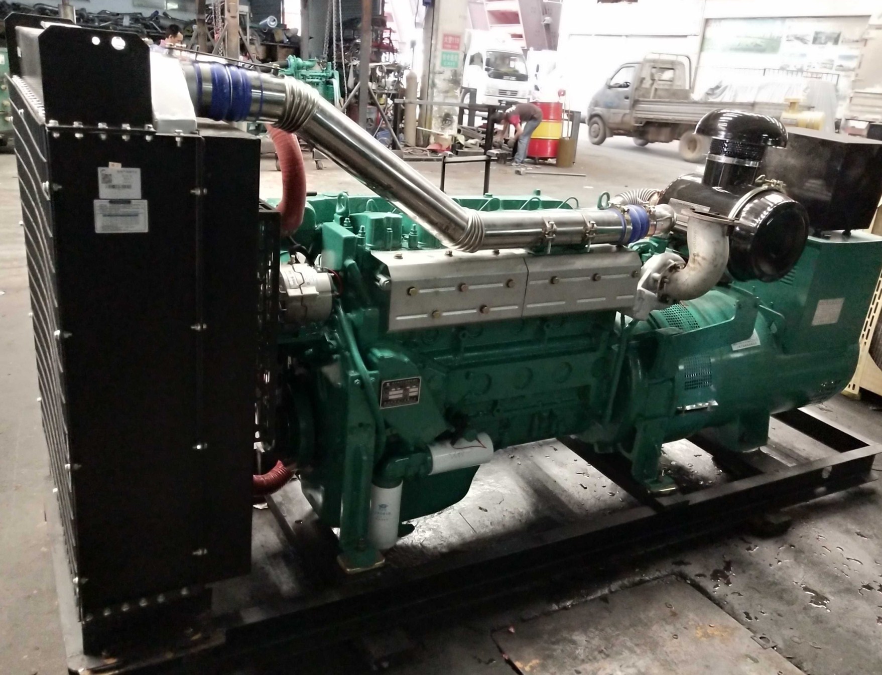 云南昆明潍坊裕兴YX6126配上海齐际300KW自动化控制柴油发电机