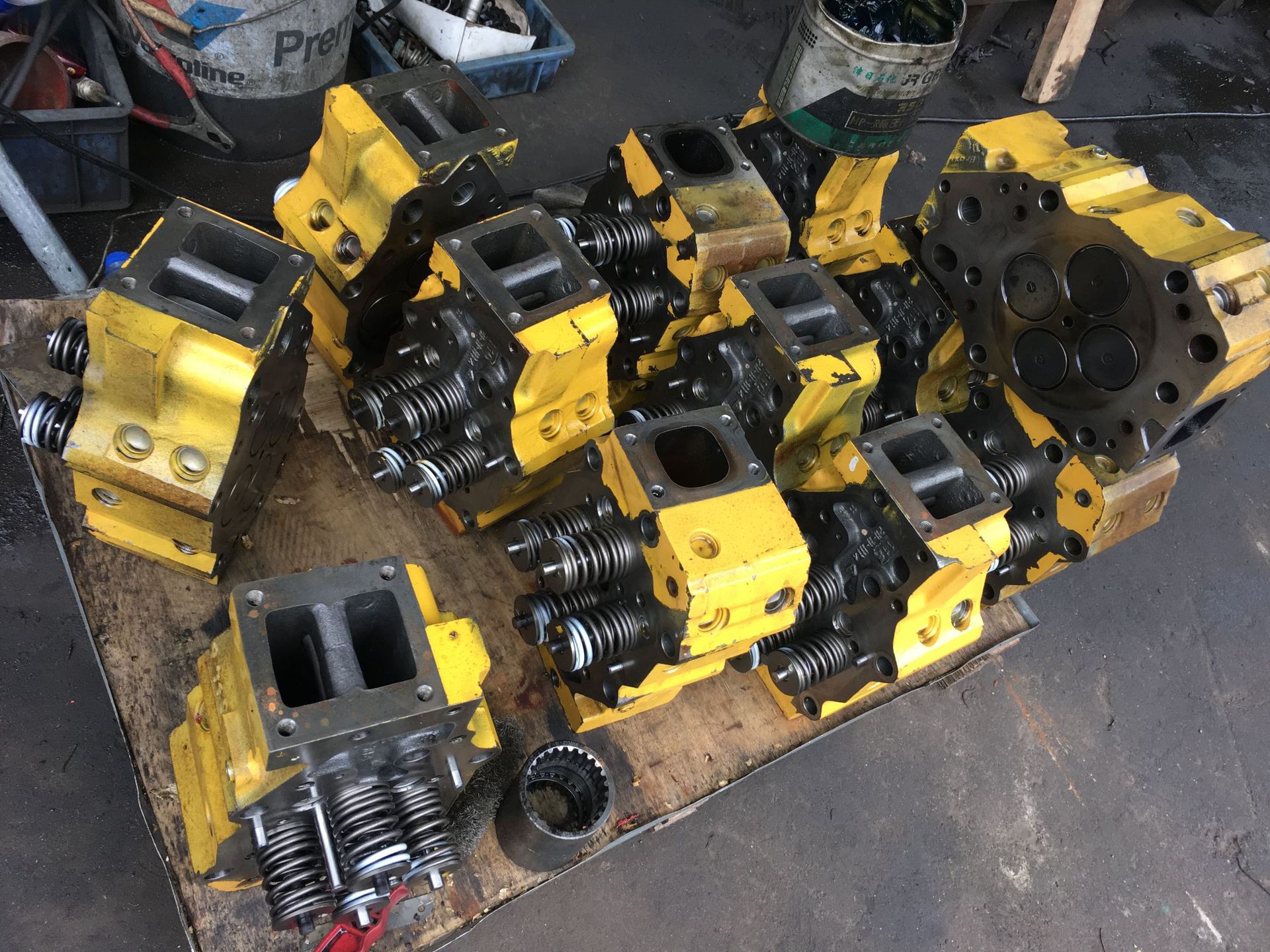 供应12v140柴油发动机缸盖总成6211-11-1114