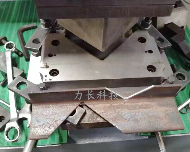 热销型材加工Q35Y-20 冲剪切 冲孔 多功能操作液压联合冲剪机