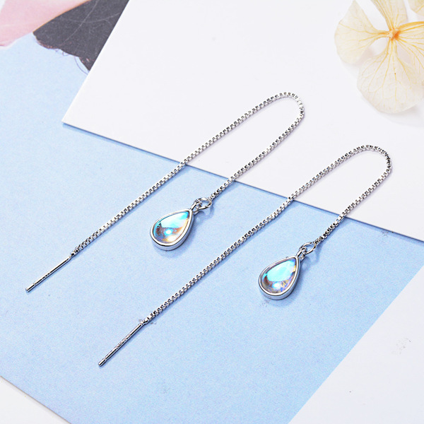 Long earrings drop-shaped with tassels