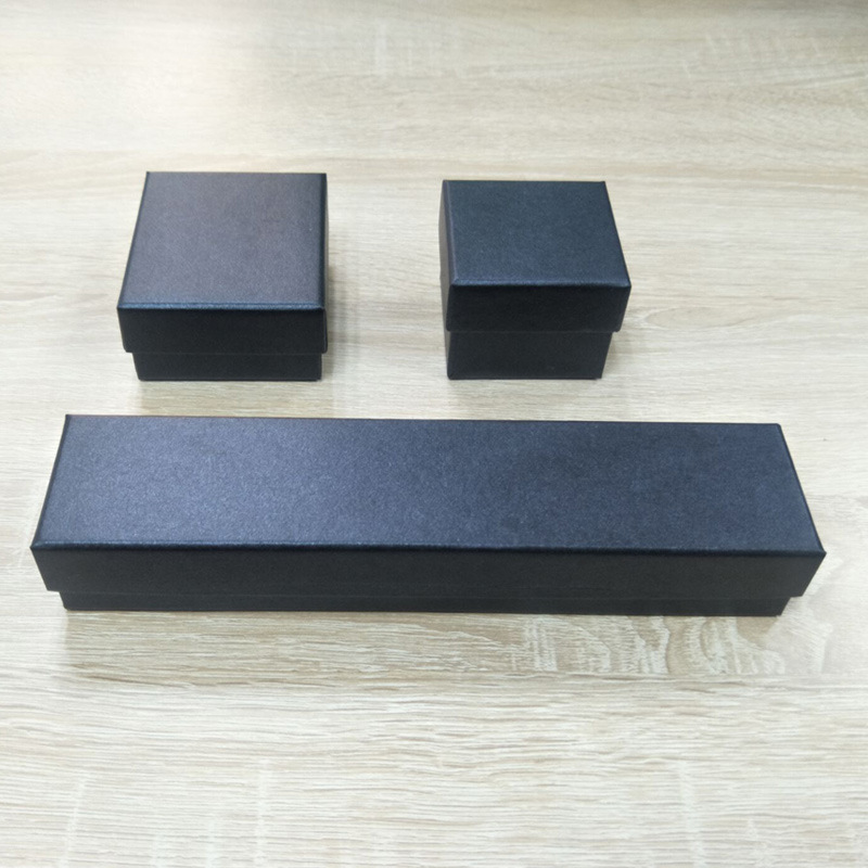 Caja de joyería de papel de cuero caja de almacenamiento anillo collar pulsera tobillos colgante joyería caja de embalaje entrega