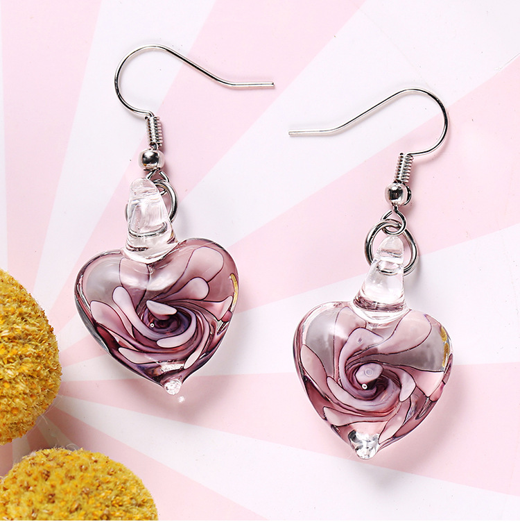 Collana con ciondolo a cuore in vetro e nastro alla moda_voghion.com