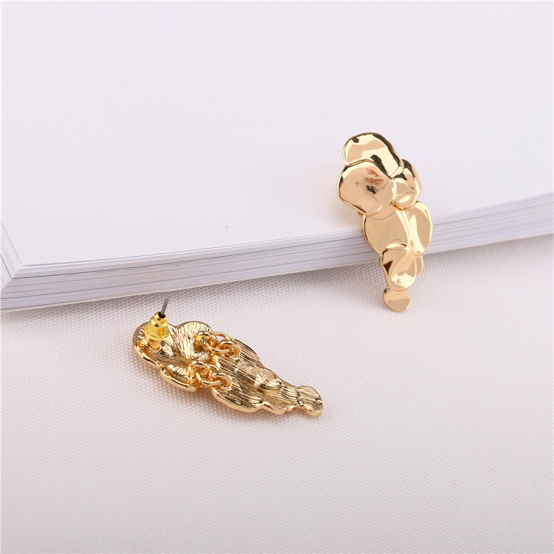 Wholesale Earrings Exaggerated Earrings Delicate Fruit Grape Earrings Alloy Jewelry display picture 5