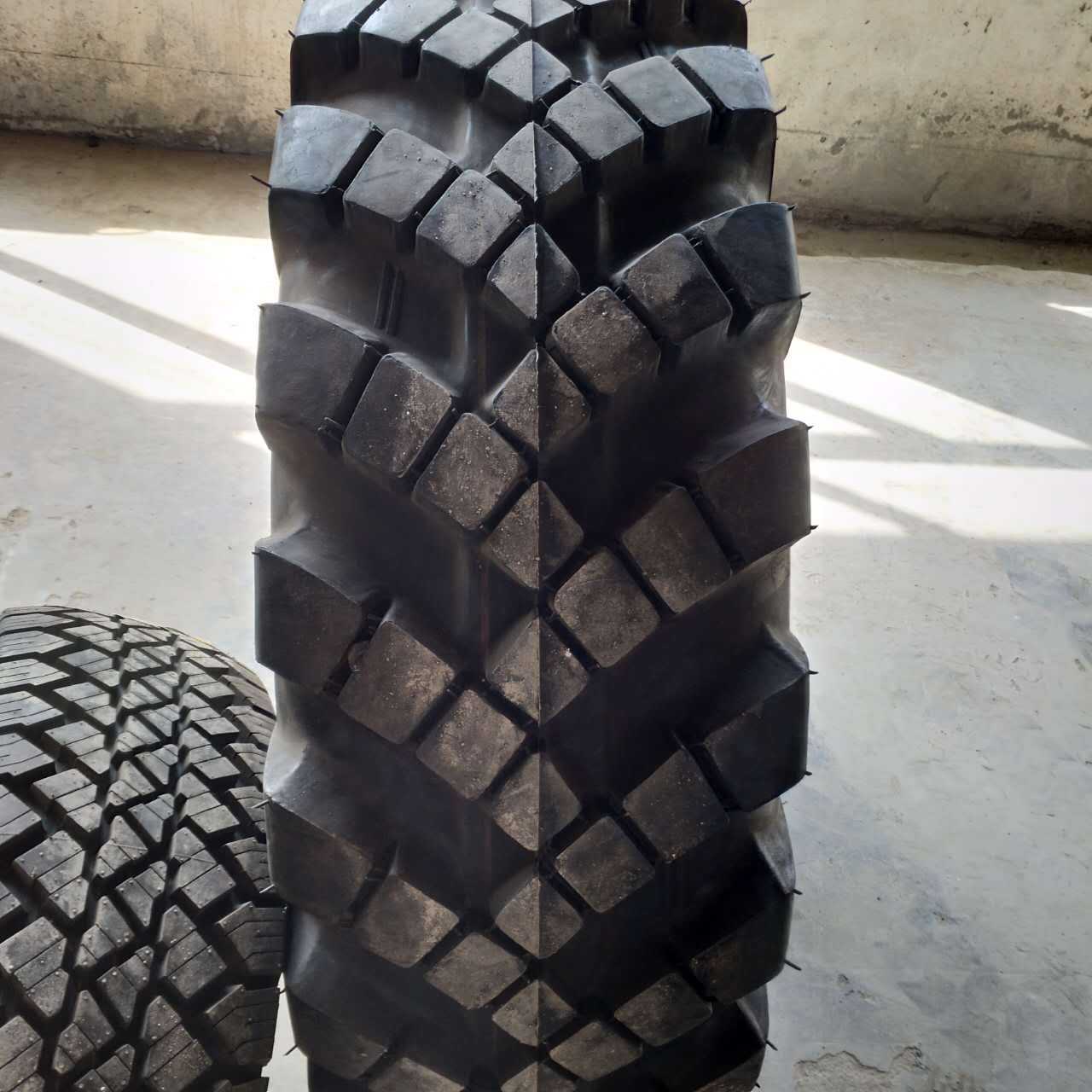 厂家直销13-20前进越野花纹越野车13-20卡车轮胎三包耐磨防滑