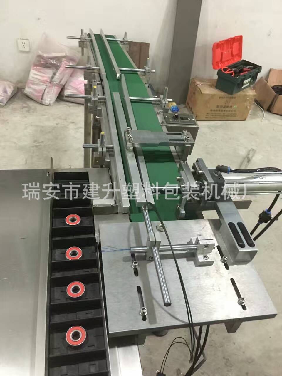 自动装盒机价格  化妆品装盒机