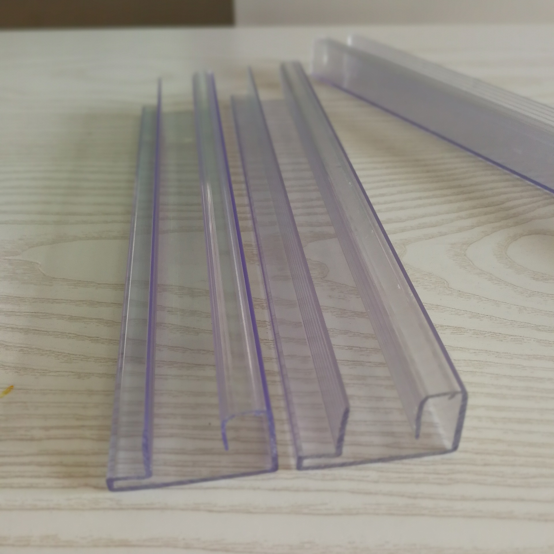 厂家供应塑料挤出异形材价格条标签卡条透明 木板标签条 品质保障