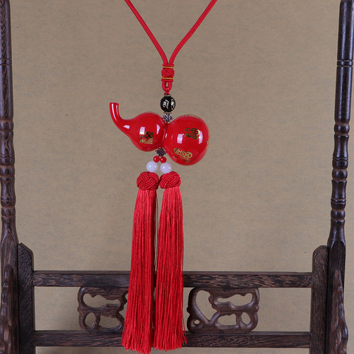 Custom-designed creative gourd car perfume pendants—crafted from imitation white jade, perfect as car ornaments, insurance company gifts, or for wholesale in the foreign trade market.