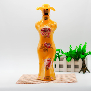 ���Ƶ����S��Ů��ƿһ���b�����ֲʻ����Sɫƿ�w�i�ǲ�ɫ������ƿ