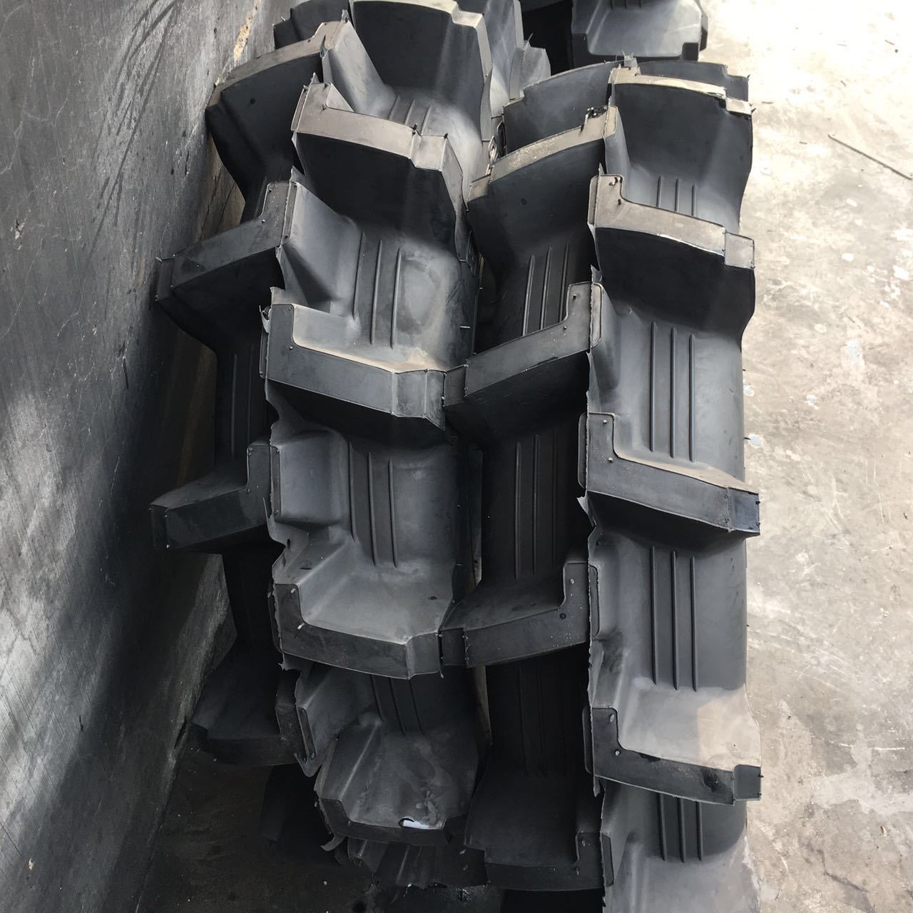 长期供应 8.3-20 农用拖拉机专用水田高花轮胎 耐磨防滑