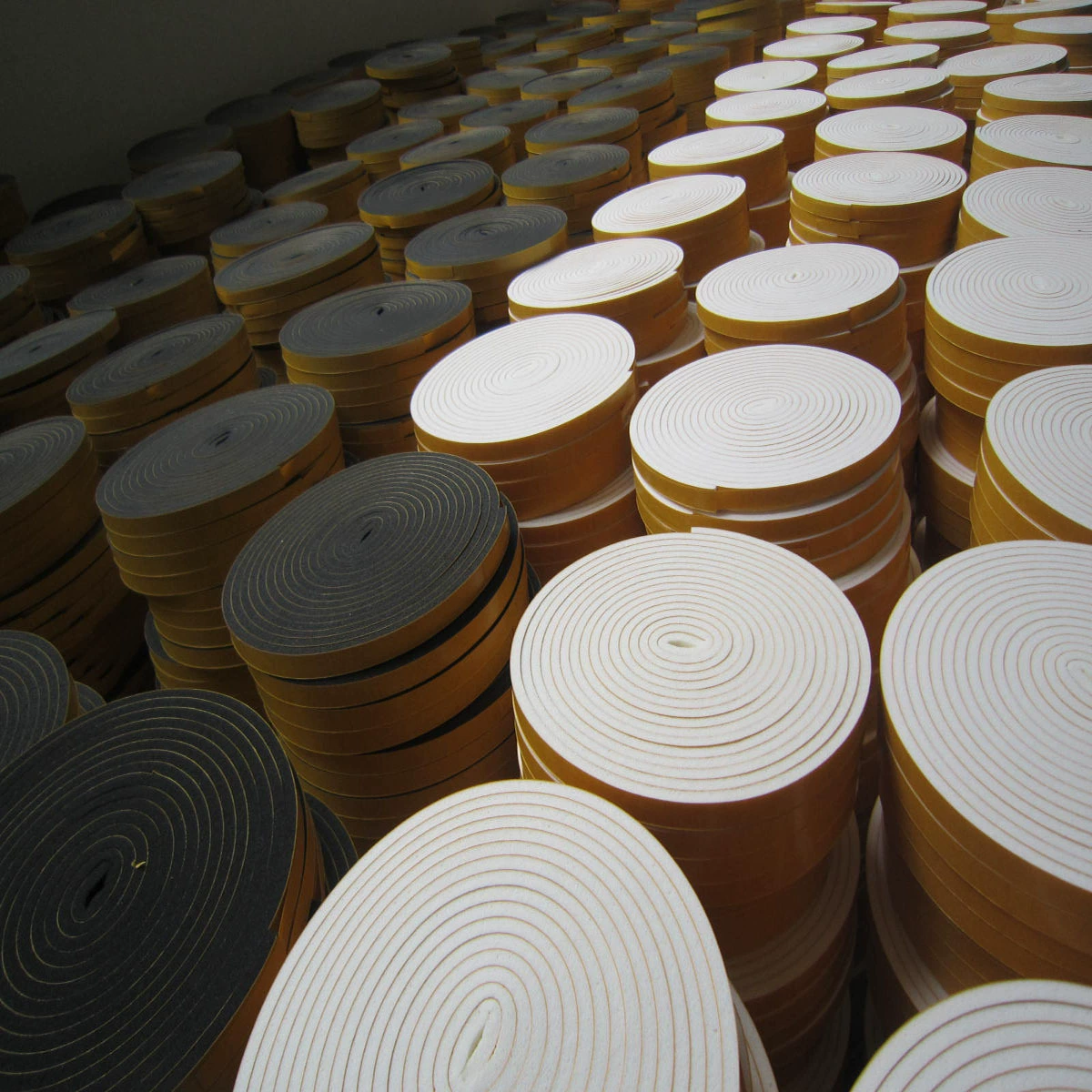 Производство и продажа уплотнителей из PVC, EPDM, NBR, CR, EVA — уплотнительные ленты для дверей и окон, холодо- и ветрозащитные, амортизирующие, звукоизолирующие
