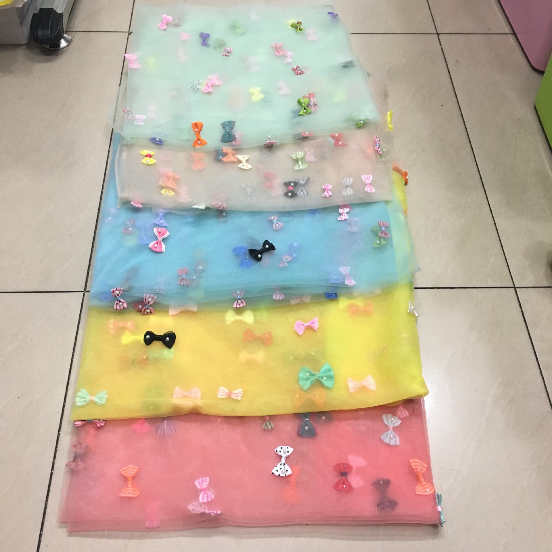 现货春夏新款 蕾丝立体花朵面料 手工钉花工艺 多色绣花面料