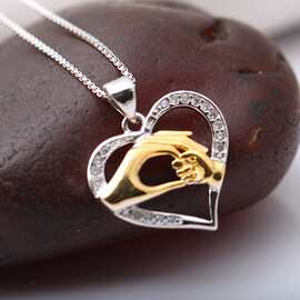 白铜镀银欧美风 双色电镀大手拉小手心形吊坠  母亲节礼物