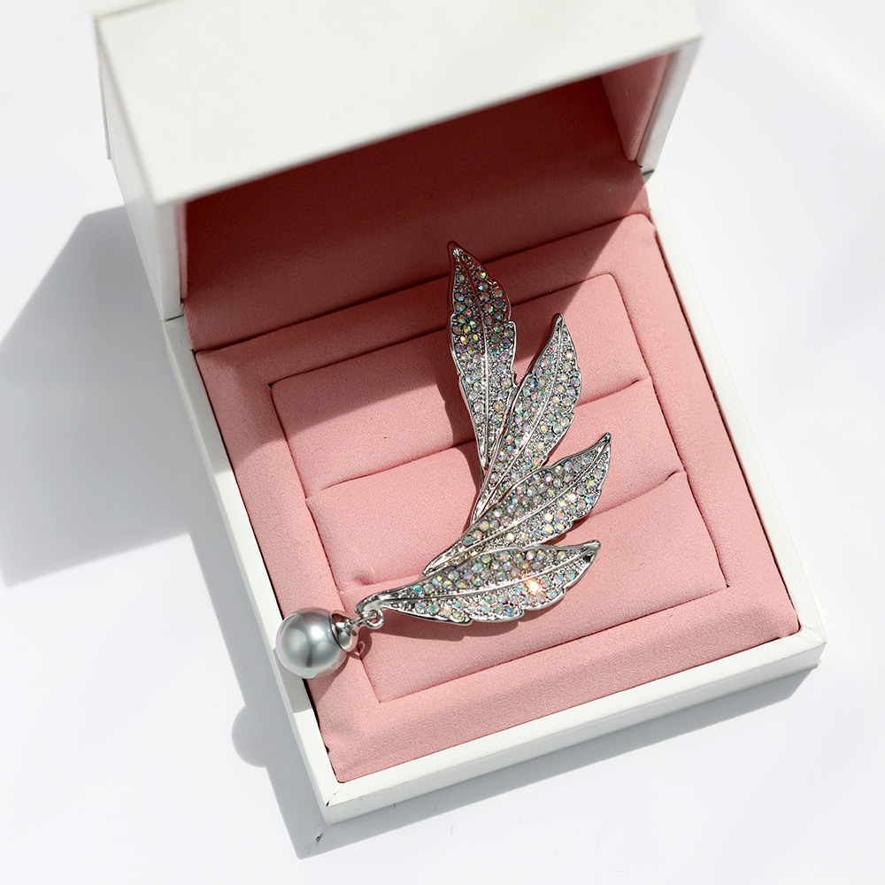 High-end fashionable brooch