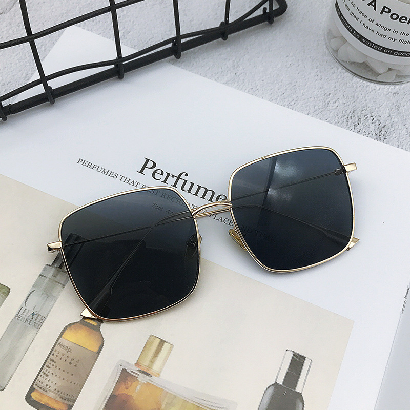 Square retro sunglasses