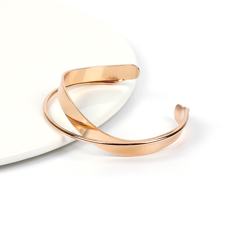 Best Seller in Europe and America Popular Ornament Open Geometric Variation Irregular Bracelet Women