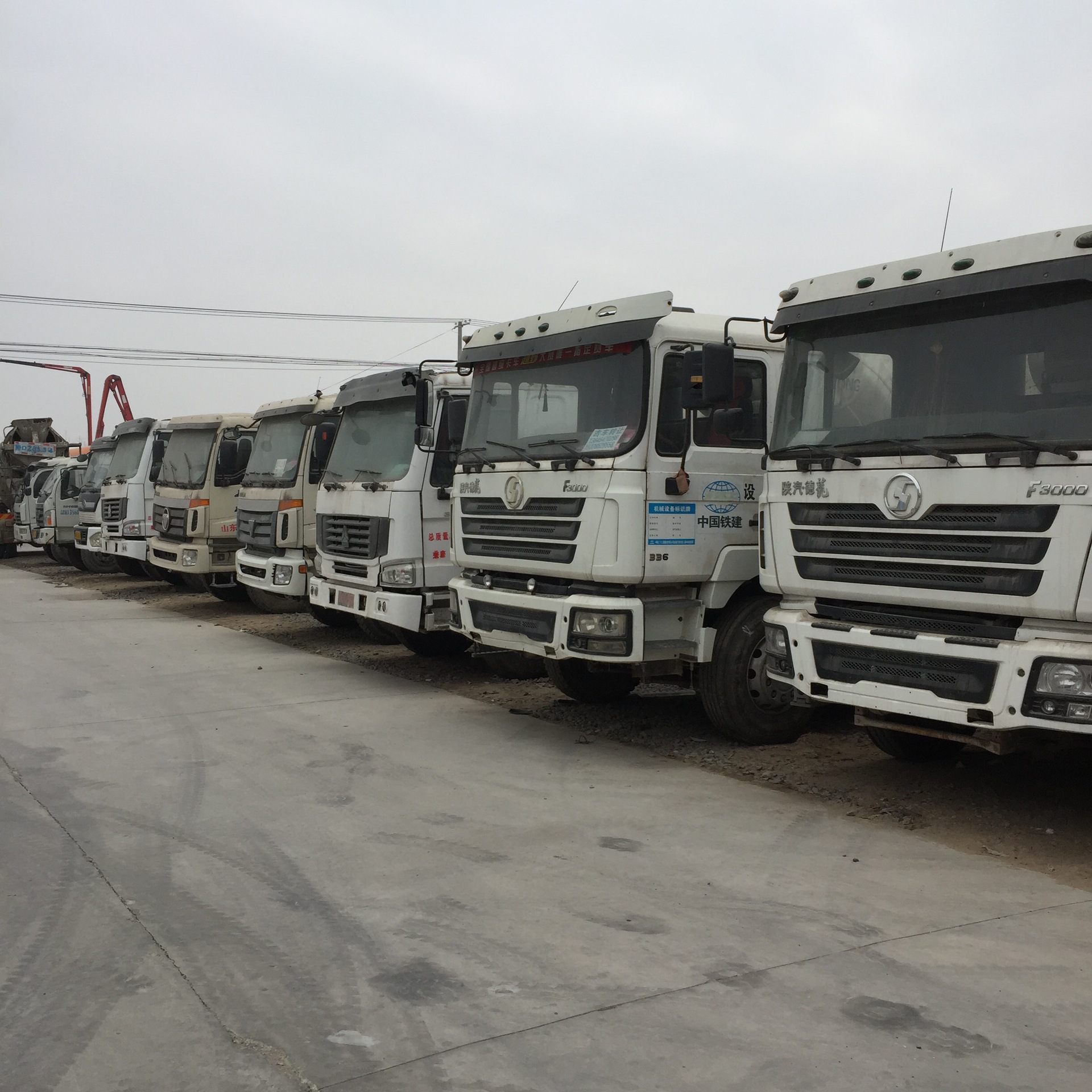 二手水泥搅拌罐多少钱 小型混凝土搅拌车 二手德龙混凝土罐车12方