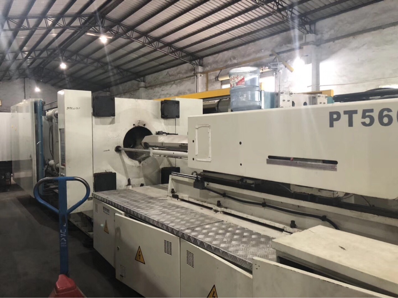 转让卧式注塑机力劲560吨 二手注塑机批发 节能注塑机