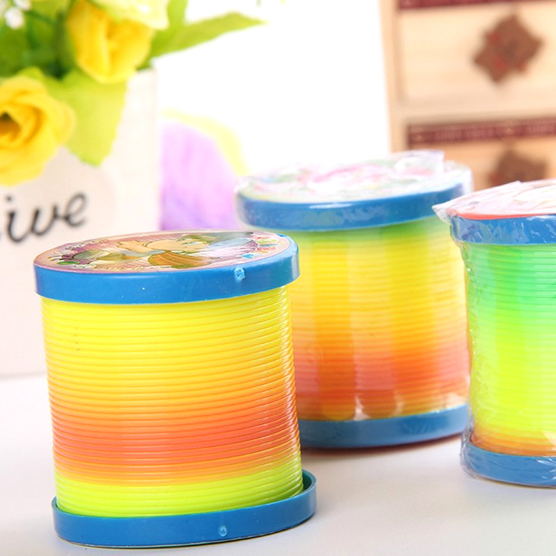 包郵壹元小玩具小號帶蓋彩虹圈5cm多彩卡通蓋兒童彈簧玩具微商禮