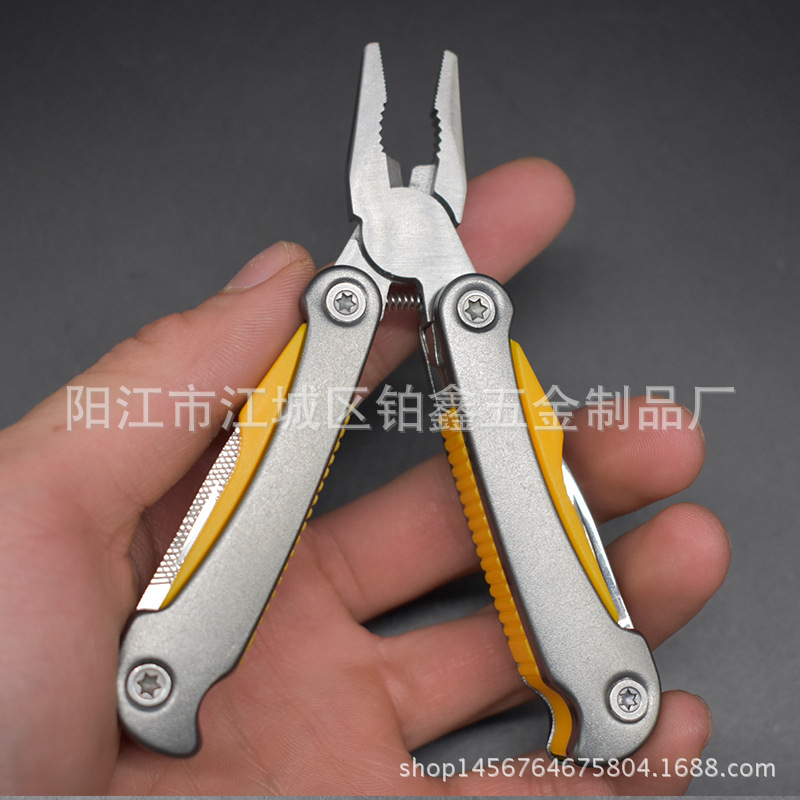 1新款多功能刀钳户外便携多用工具组合折叠钳礼品钳迷你aa3