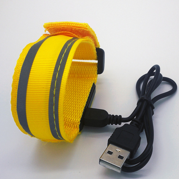 Retroreflective flashing bracelet