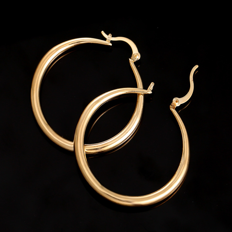 Labret stud lip piercing jewelry styling detail