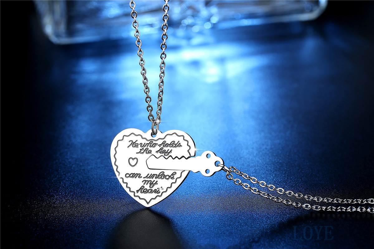 New Stainless Steel Heart Lock Necklace display picture 2