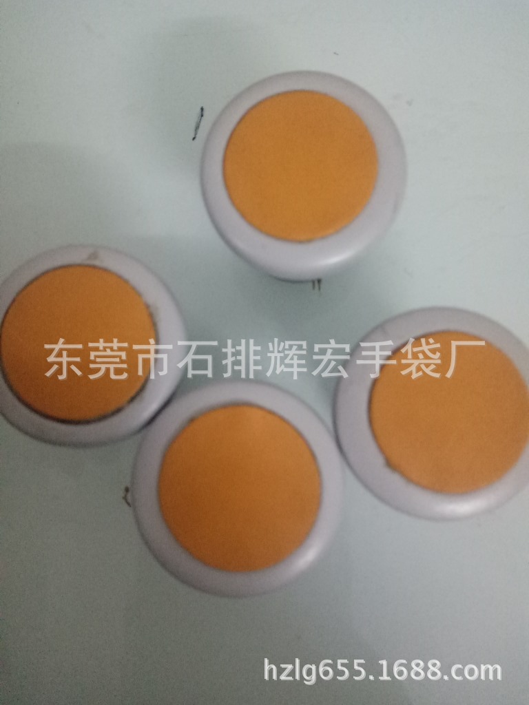 东莞手袋厂生产真皮PU皮贴皮产品加工电脑花样机车线贴合胶水油边