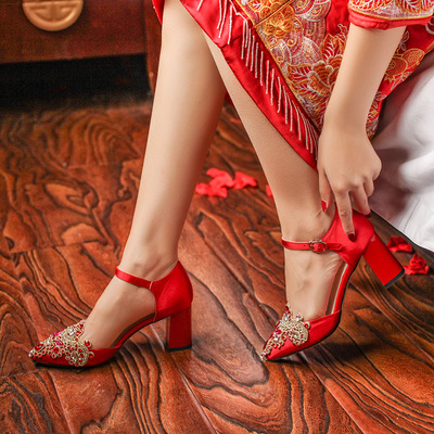 2019新款结婚女鞋子粗跟红色新娘鞋高跟鞋秀禾鞋水钻中空婚鞋
