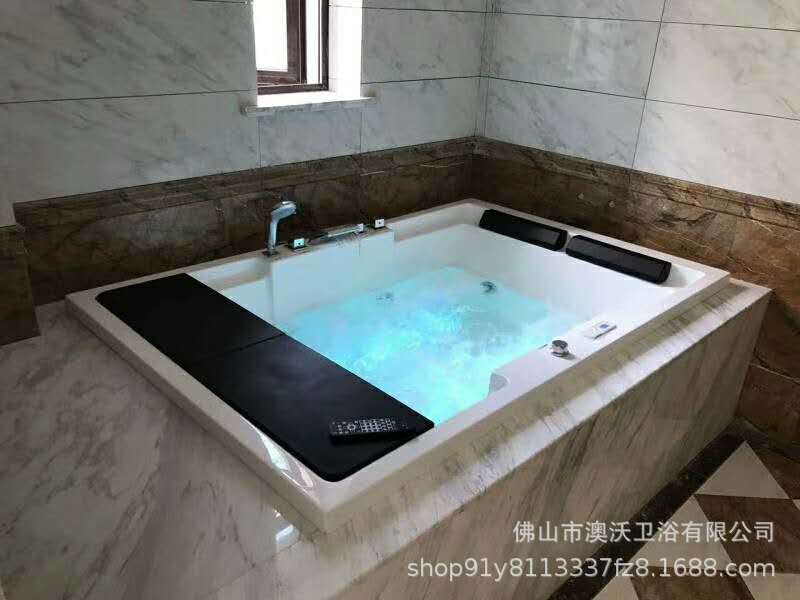 Doble bañera de temperatura constante calefacción bañera grande incrustado en Hotel Villa masaje baño bañera de acrílico