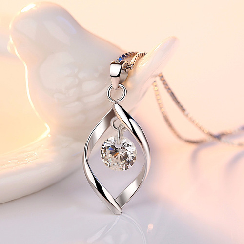 Japanese and Korean version of simple silver jewelry rotating love elegant necklace for women fashionable zircon twist fashion necklace pendant