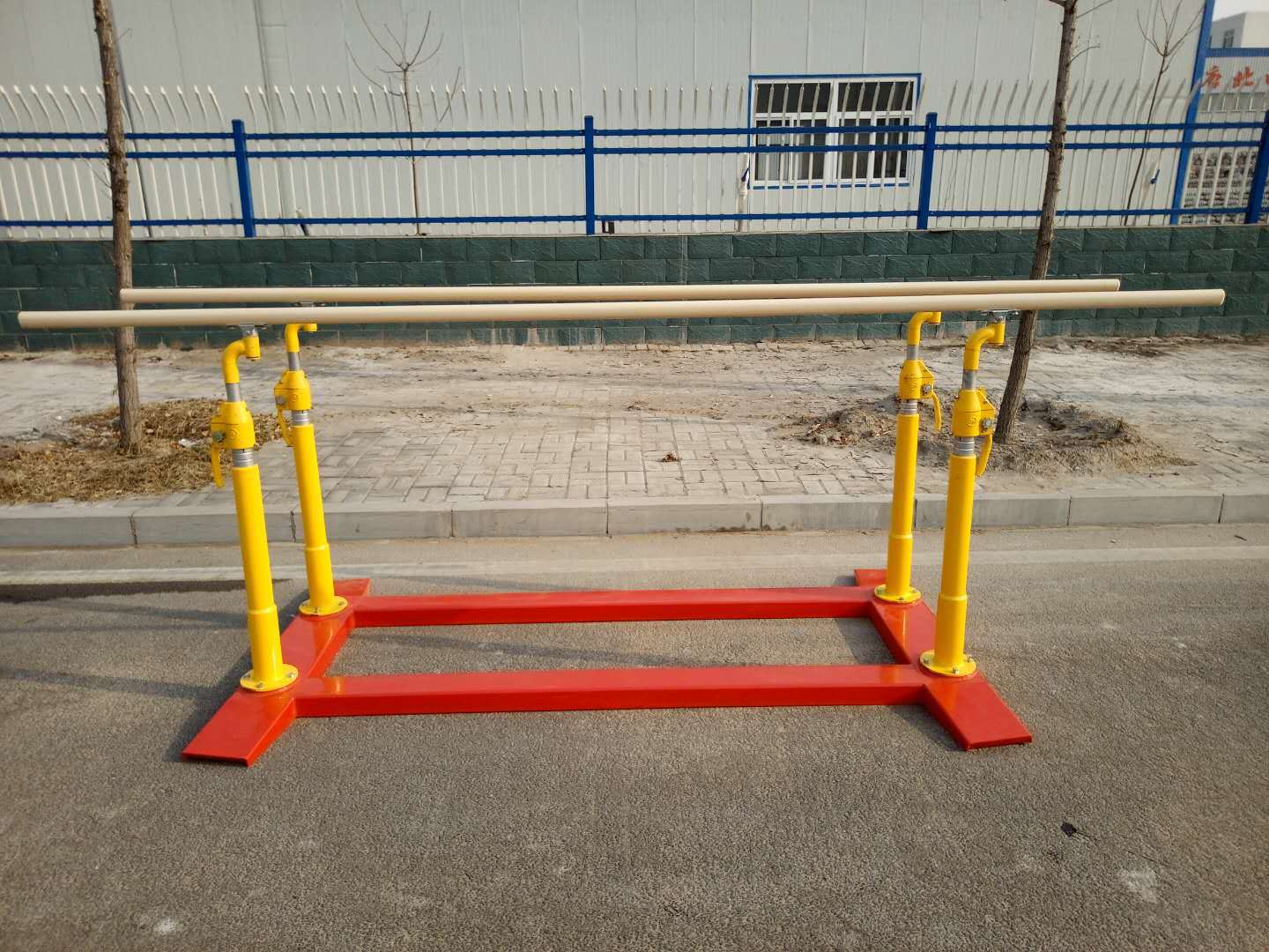 移动式双杠户外体能训练双杠室外小区铸铁双杠家用体操双杠器材-阿里巴巴