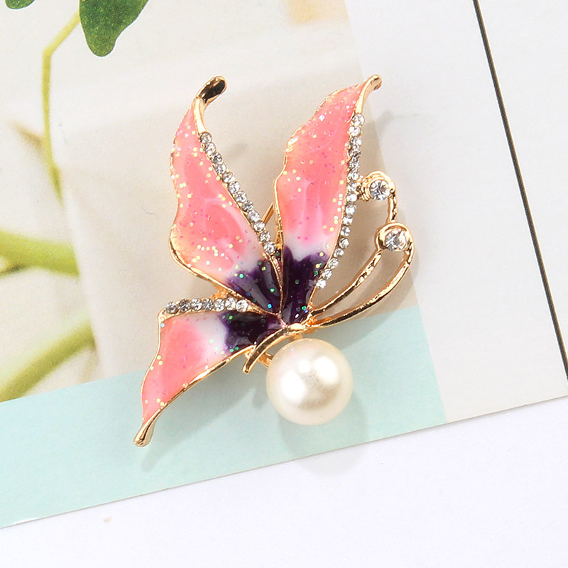 Retro Butterfly Rhinestone Dripping Pearl Brooch display picture 5