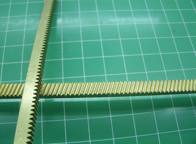 0.5M铜斜齿条5*5升降器微调导轨自动调焦距手动滑台齿条长度任意