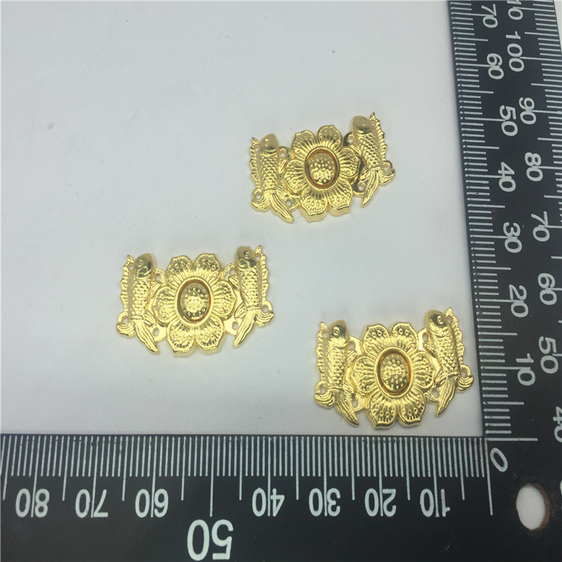 Festive Chinese style collars