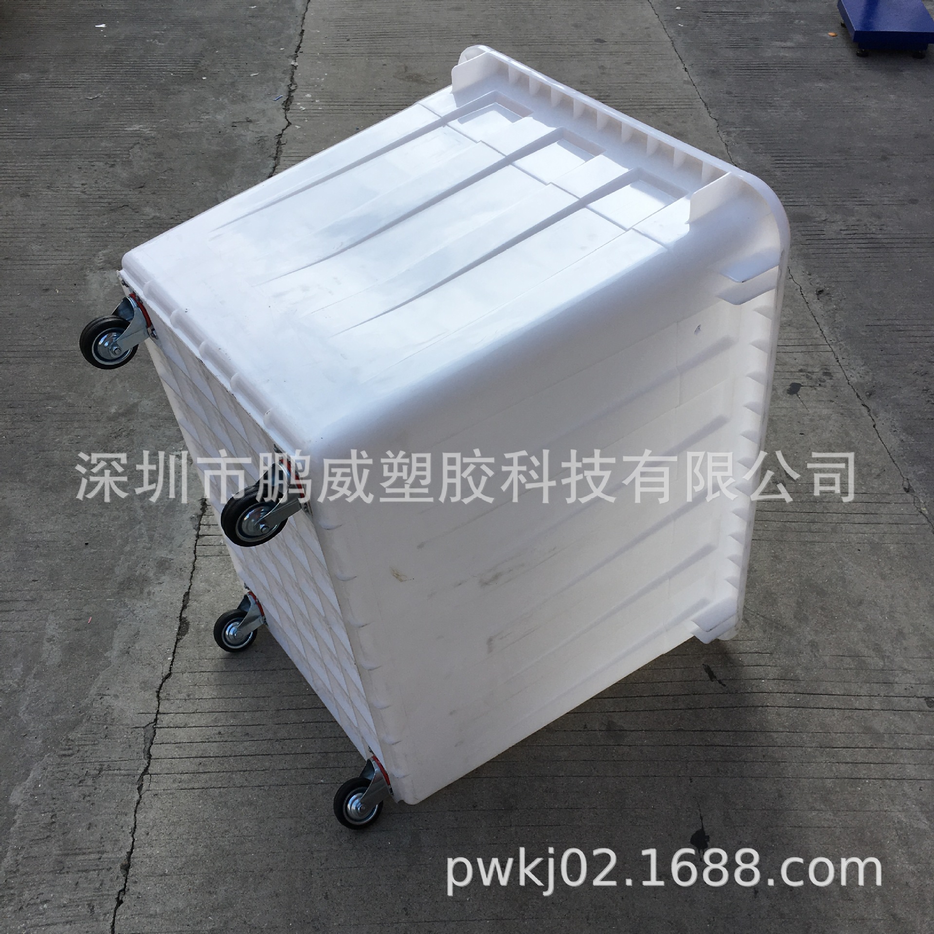 供应惠州/深圳400L胶箱带轮运输PE材质塑胶箱带轮大号滑轮水箱桶