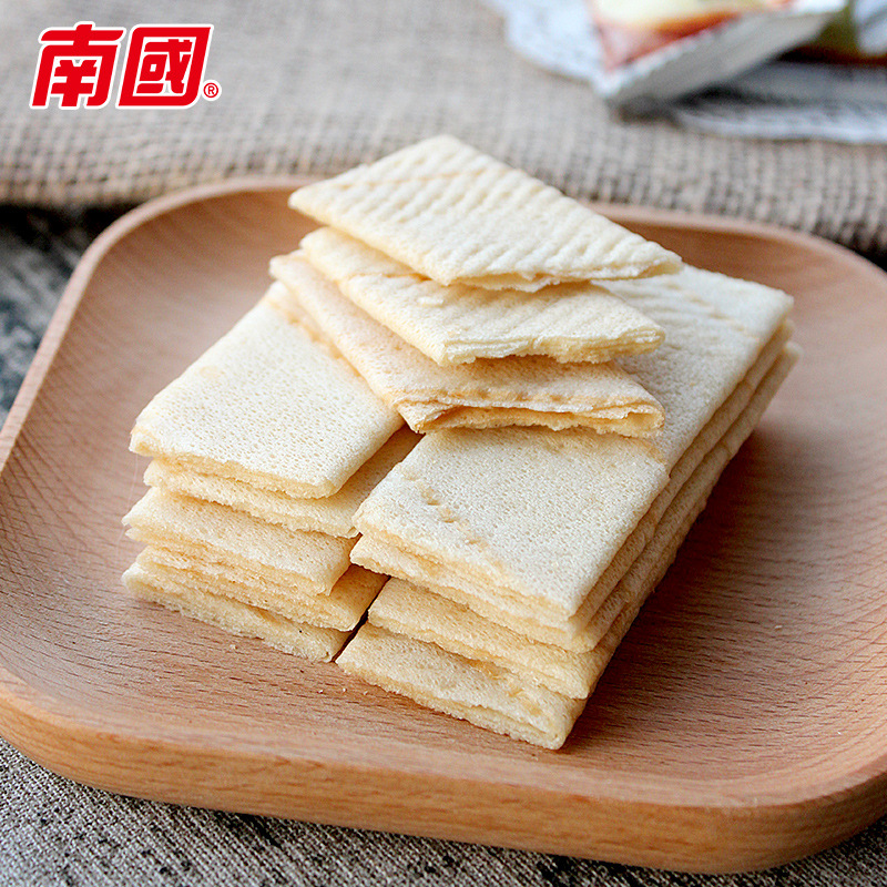 海南特產 南國食品 椰香薄餅80g鹹味 椰子餅乾小吃零食