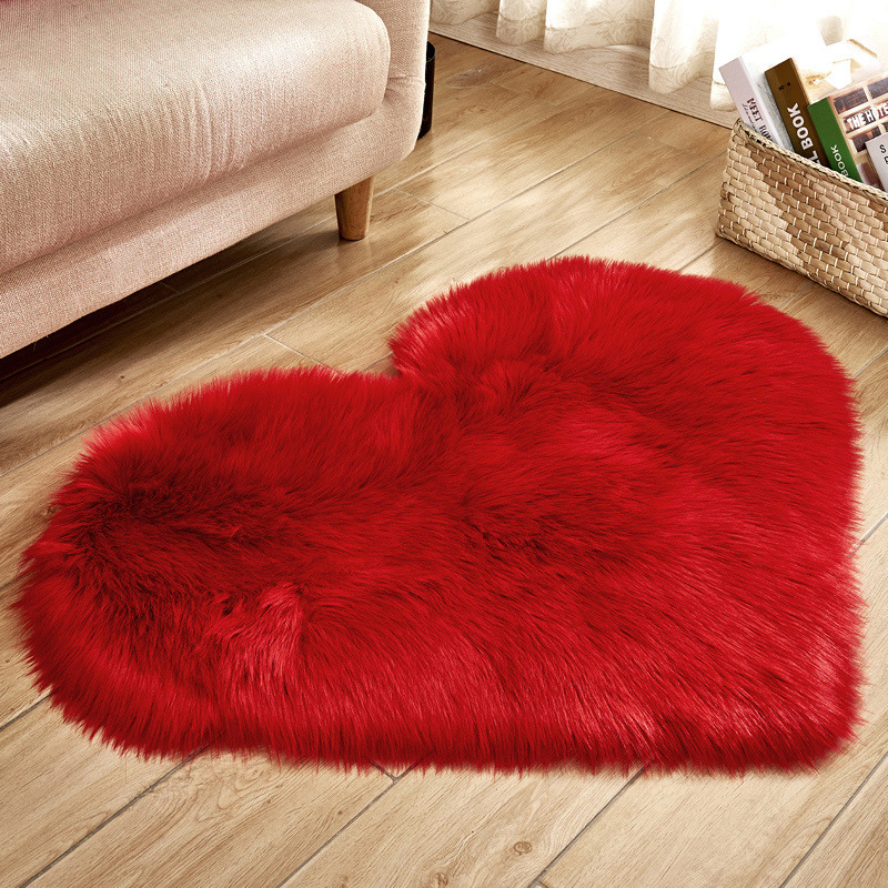 Alfombra de felpa roja grande alfombra de lana en forma de corazón alfombra de piso linda chica en forma de corazón decoración precio al por mayor
