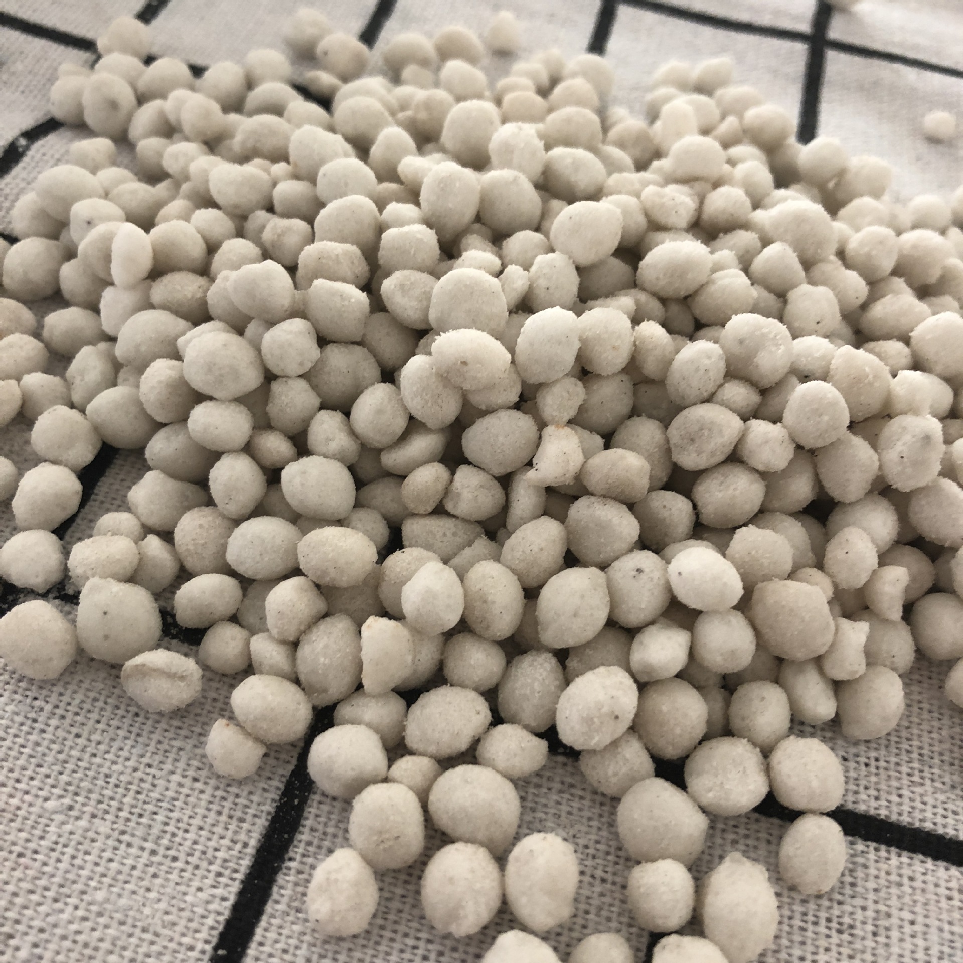 National standard hybrid snow melting agent wholesale snow fast road…